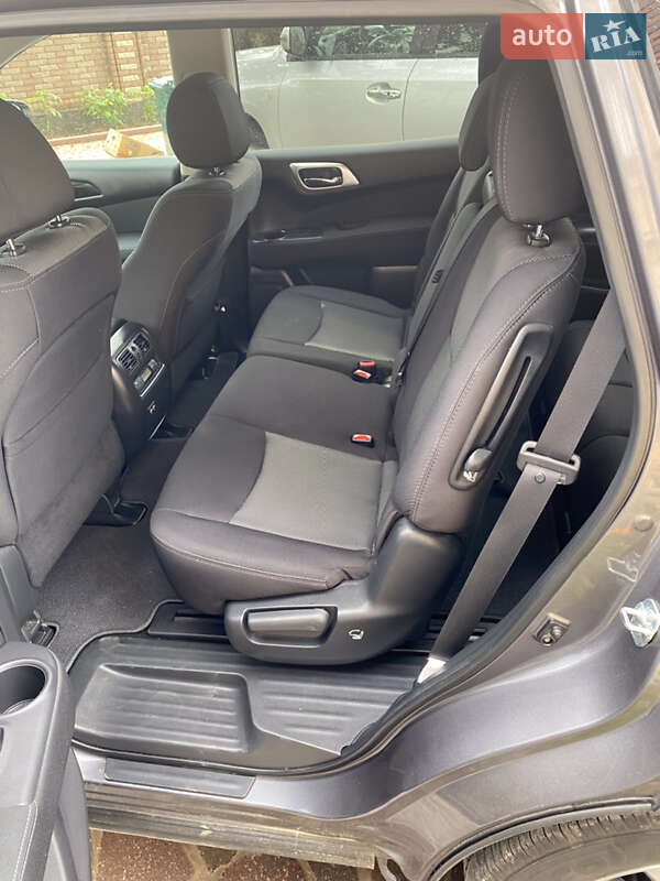 Внедорожник / Кроссовер Nissan Pathfinder 2017 в Черновцах