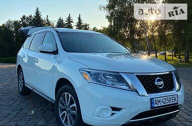 Внедорожник / Кроссовер Nissan Pathfinder 2016 в Житомире