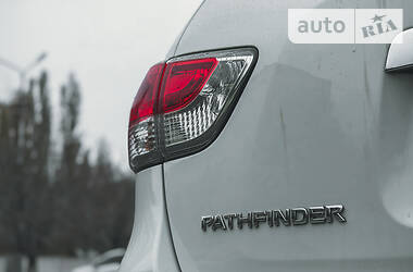 Внедорожник / Кроссовер Nissan Pathfinder 2016 в Кривом Роге