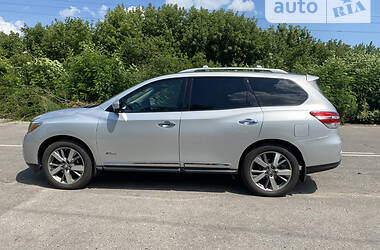 Позашляховик / Кросовер Nissan Pathfinder 2013 в Полтаві