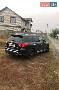 Внедорожник / Кроссовер Nissan Pathfinder 2017 в Борисполе
