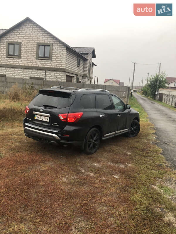 Позашляховик / Кросовер Nissan Pathfinder 2017 в Борисполі