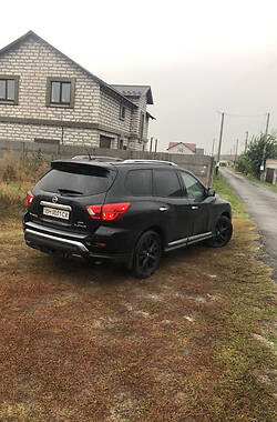 Внедорожник / Кроссовер Nissan Pathfinder 2017 в Борисполе
