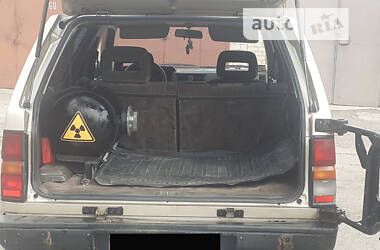Внедорожник / Кроссовер Nissan Pathfinder 1987 в 