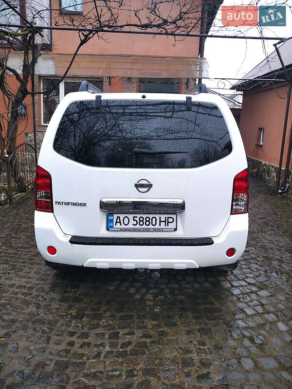 Позашляховик / Кросовер Nissan Pathfinder 2011 в Тячеві