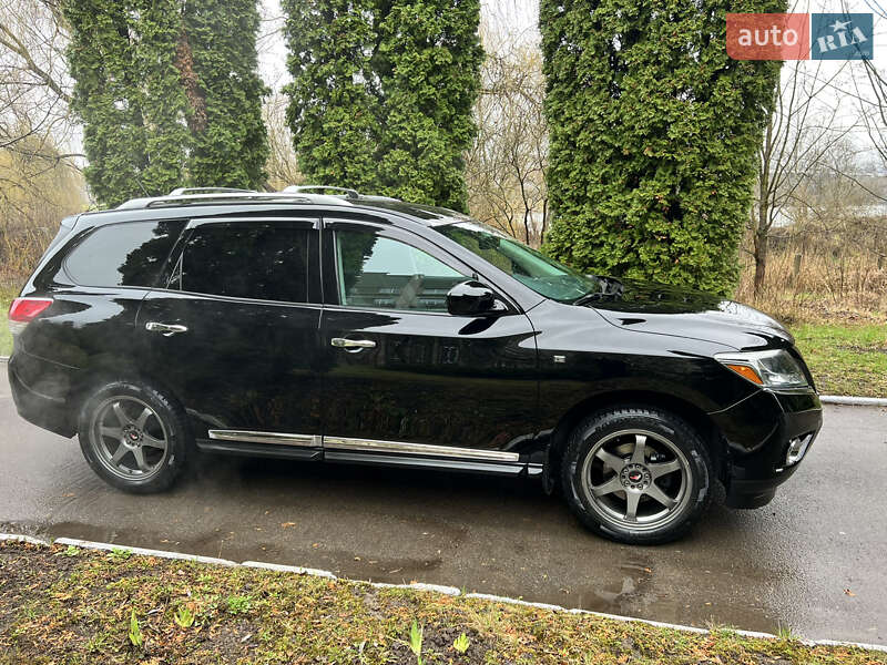 Внедорожник / Кроссовер Nissan Pathfinder 2014 в Ровно