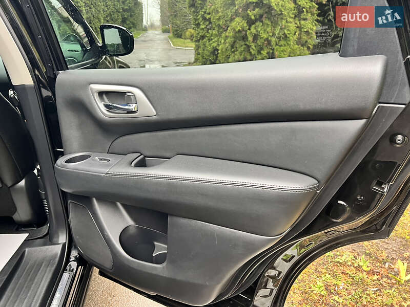 Внедорожник / Кроссовер Nissan Pathfinder 2014 в Ровно