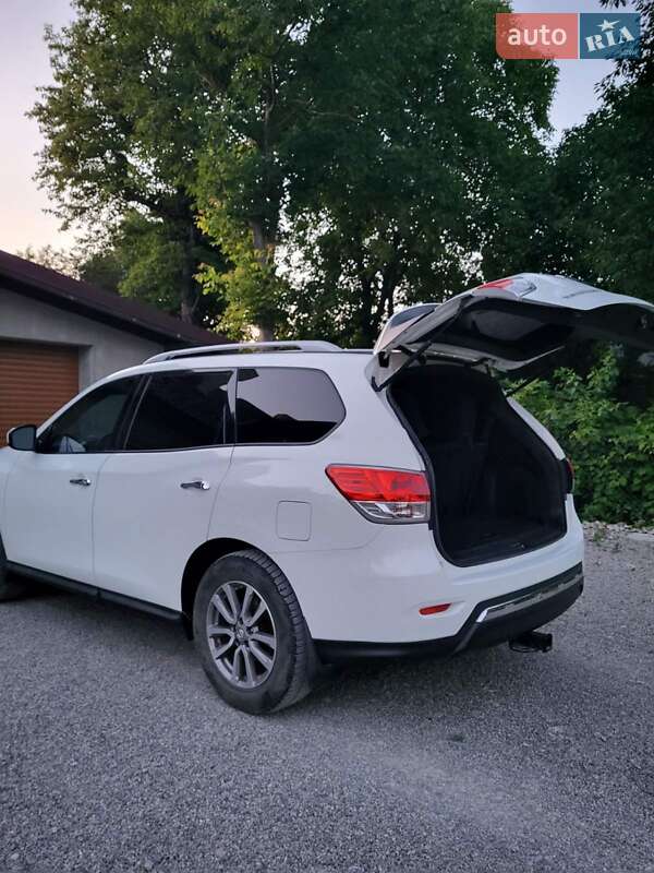 Позашляховик / Кросовер Nissan Pathfinder 2015 в Чорткові