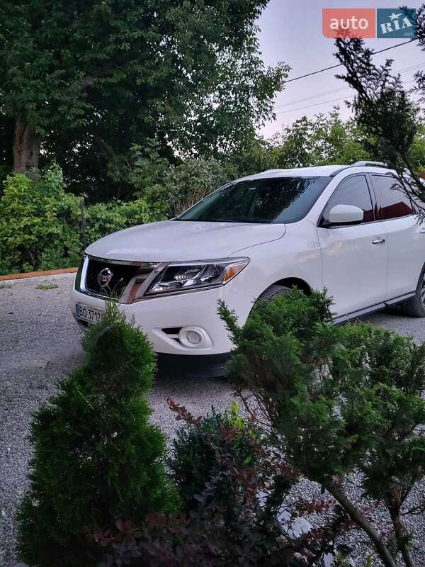 Позашляховик / Кросовер Nissan Pathfinder 2015 в Чорткові