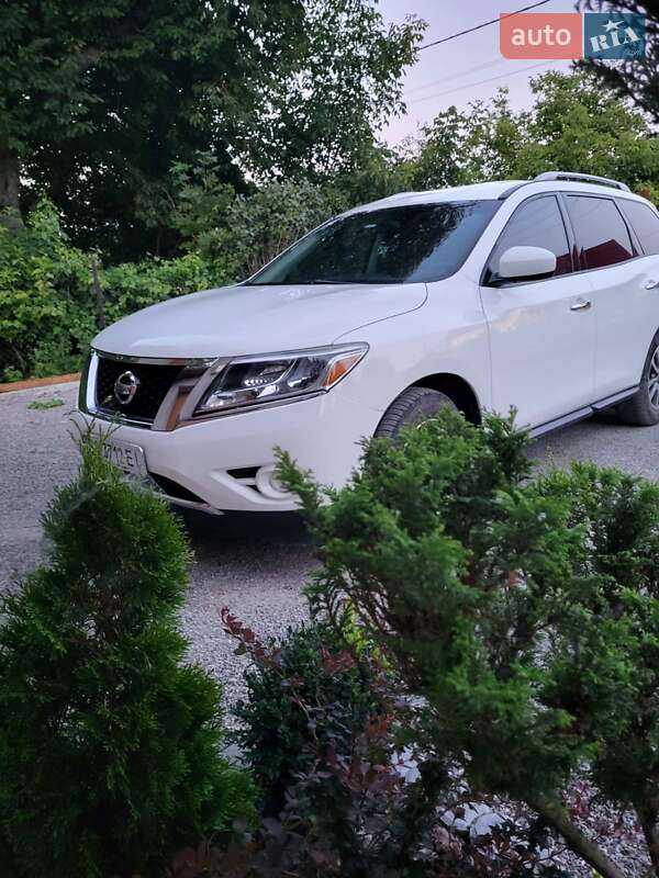 Позашляховик / Кросовер Nissan Pathfinder 2015 в Чорткові