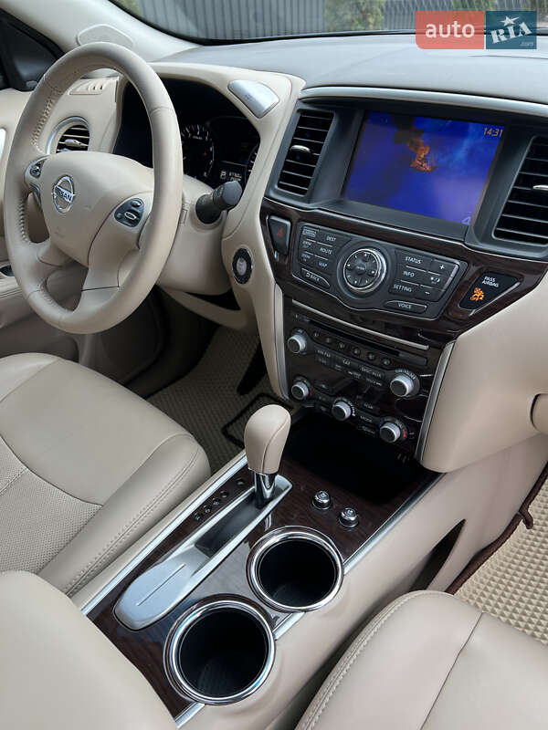 Внедорожник / Кроссовер Nissan Pathfinder 2015 в Тернополе