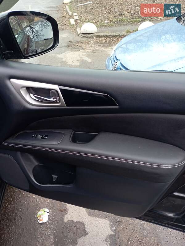 Позашляховик / Кросовер Nissan Pathfinder 2015 в Одесі