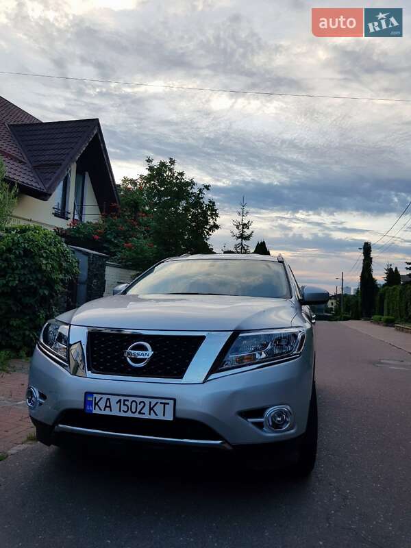 Внедорожник / Кроссовер Nissan Pathfinder 2015 в Киеве