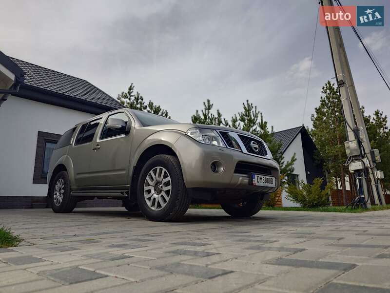 Внедорожник / Кроссовер Nissan Pathfinder 2010 в Киеве
