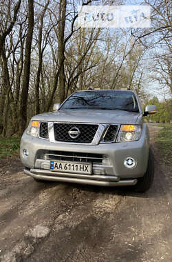 Внедорожник / Кроссовер Nissan Pathfinder 2011 в Киеве