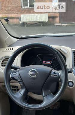 Позашляховик / Кросовер Nissan Pathfinder 2016 в Кривому Розі