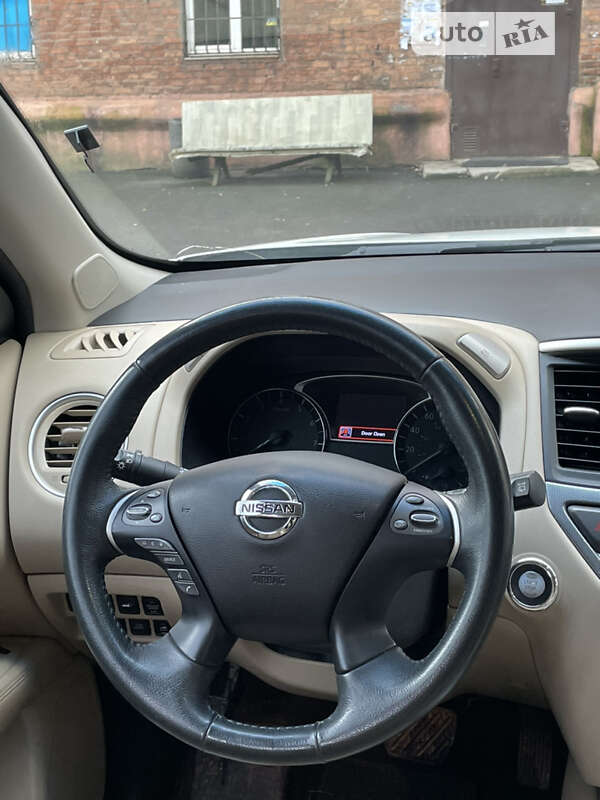 Внедорожник / Кроссовер Nissan Pathfinder 2016 в Кривом Роге