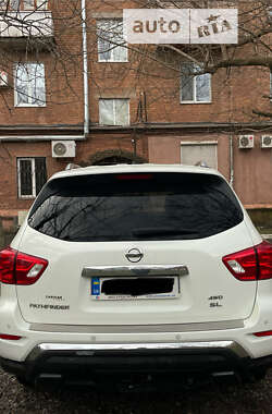 Позашляховик / Кросовер Nissan Pathfinder 2016 в Кривому Розі