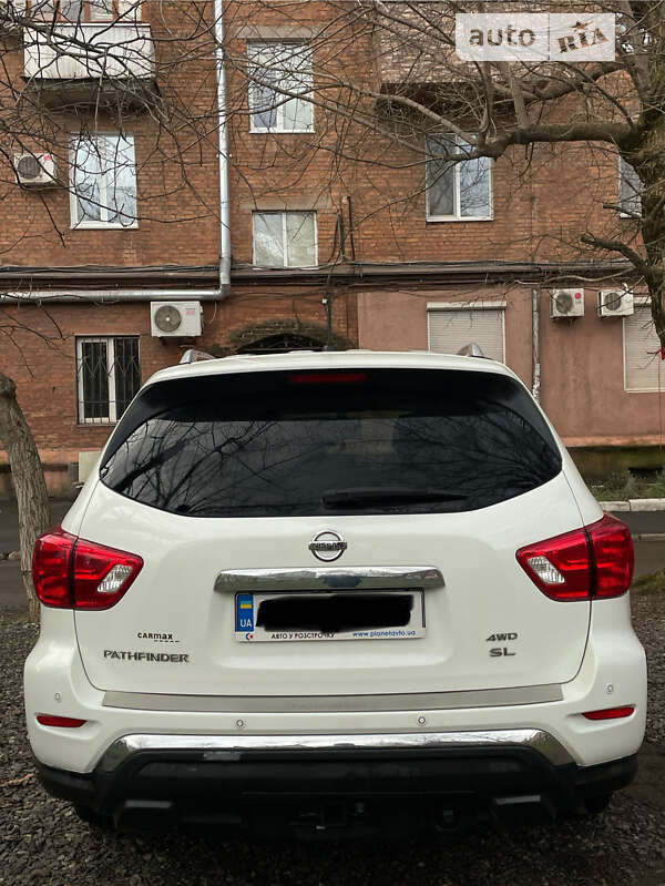 Внедорожник / Кроссовер Nissan Pathfinder 2016 в Кривом Роге