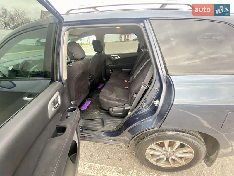 Позашляховик / Кросовер Nissan Pathfinder 2015 в Ужгороді