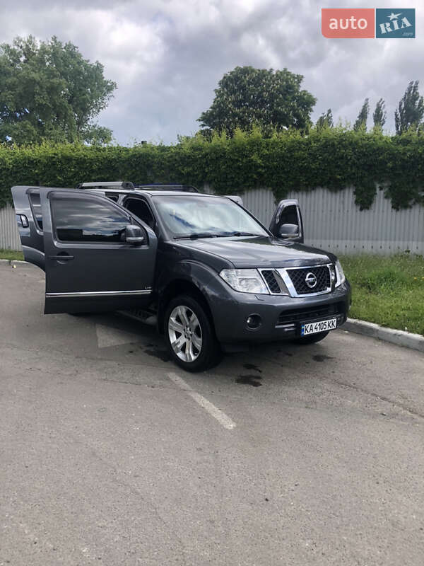 Позашляховик / Кросовер Nissan Pathfinder 2011 в Києві