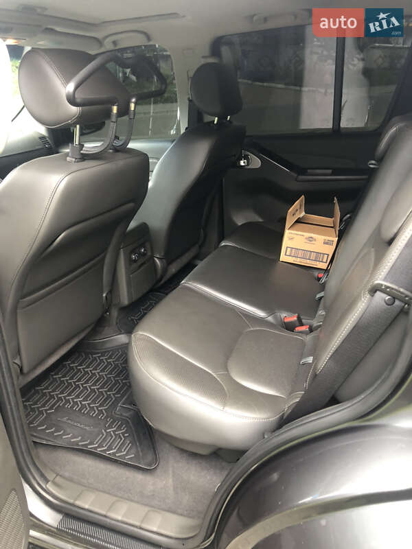 Позашляховик / Кросовер Nissan Pathfinder 2011 в Києві