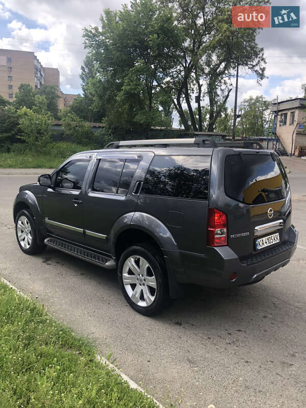 Позашляховик / Кросовер Nissan Pathfinder 2011 в Києві