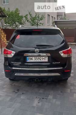 Внедорожник / Кроссовер Nissan Pathfinder 2014 в Костополе