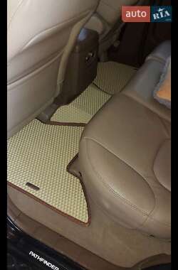 Внедорожник / Кроссовер Nissan Pathfinder 2006 в 