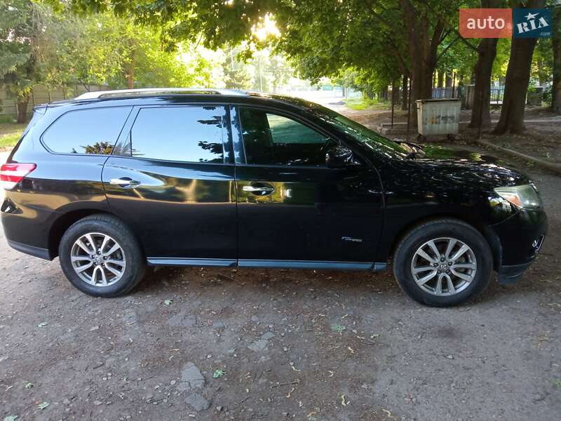 Внедорожник / Кроссовер Nissan Pathfinder 2014 в Днепре