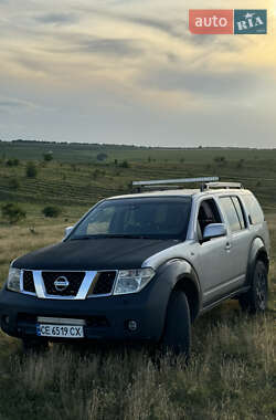 Внедорожник / Кроссовер Nissan Pathfinder 2005 в Черновцах