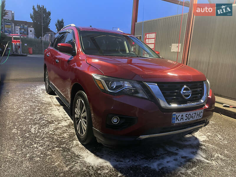 Внедорожник / Кроссовер Nissan Pathfinder 2017 в Киеве
