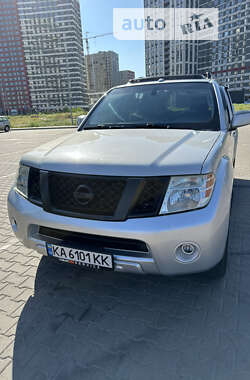 Позашляховик / Кросовер Nissan Pathfinder 2007 в Києві