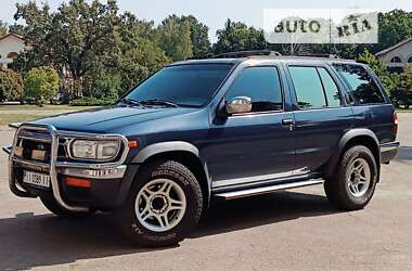 Позашляховик / Кросовер Nissan Pathfinder 1999 в Києві