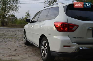 Внедорожник / Кроссовер Nissan Pathfinder 2016 в 