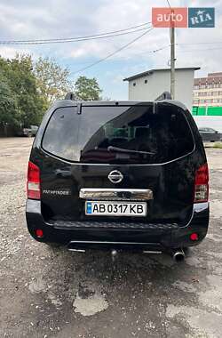 Внедорожник / Кроссовер Nissan Pathfinder 2011 в Черновцах