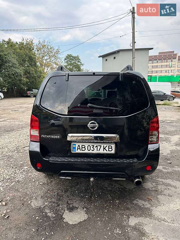 Внедорожник / Кроссовер Nissan Pathfinder 2011 в Черновцах