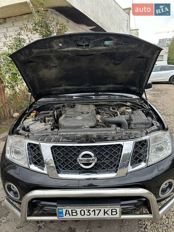 Внедорожник / Кроссовер Nissan Pathfinder 2011 в Черновцах