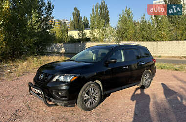 Позашляховик / Кросовер Nissan Pathfinder 2017 в Києві