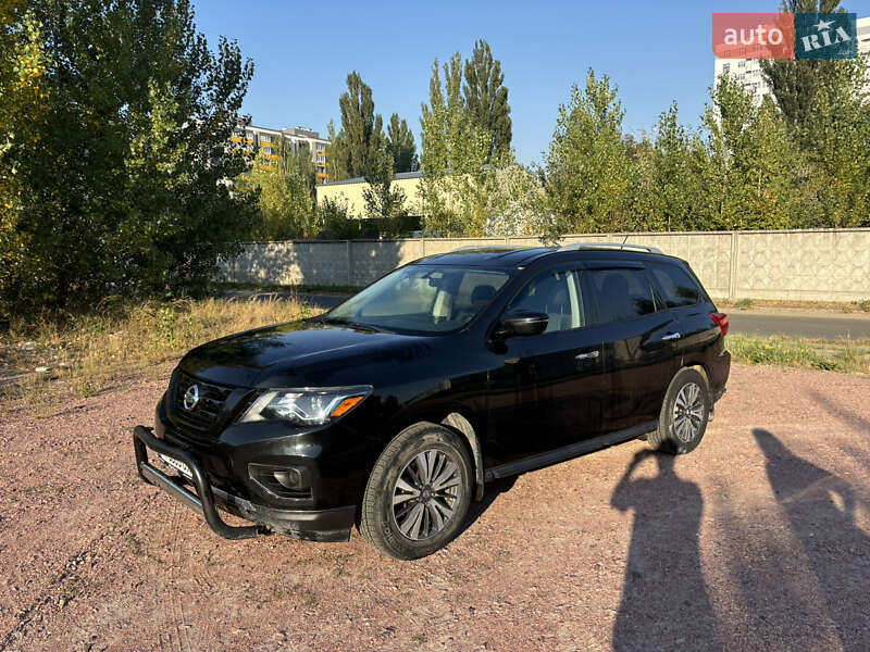 Внедорожник / Кроссовер Nissan Pathfinder 2017 в Киеве
