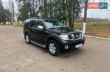 Внедорожник / Кроссовер Nissan Pathfinder 2005 в Бобровице