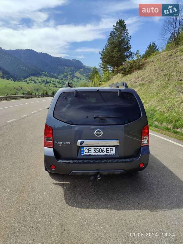 Позашляховик / Кросовер Nissan Pathfinder 2011 в Чернівцях
