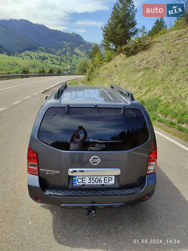 Позашляховик / Кросовер Nissan Pathfinder 2011 в Чернівцях