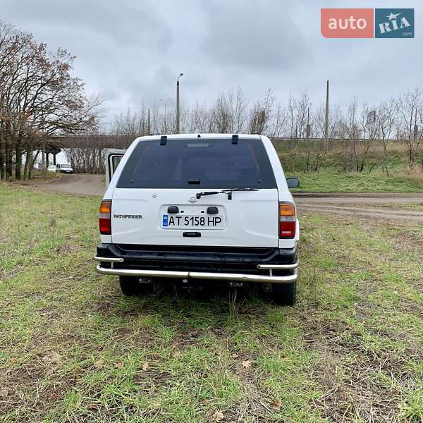 Позашляховик / Кросовер Nissan Pathfinder 1996 в Одесі