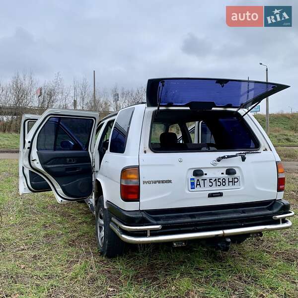Позашляховик / Кросовер Nissan Pathfinder 1996 в Одесі