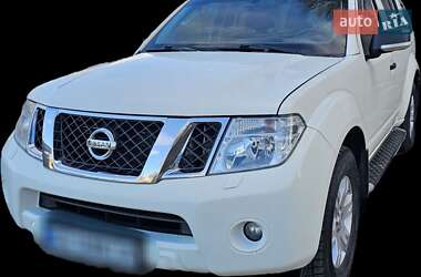 Внедорожник / Кроссовер Nissan Pathfinder 2011 в Черновцах