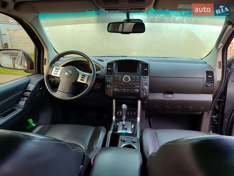 Позашляховик / Кросовер Nissan Pathfinder 2011 в Чернівцях