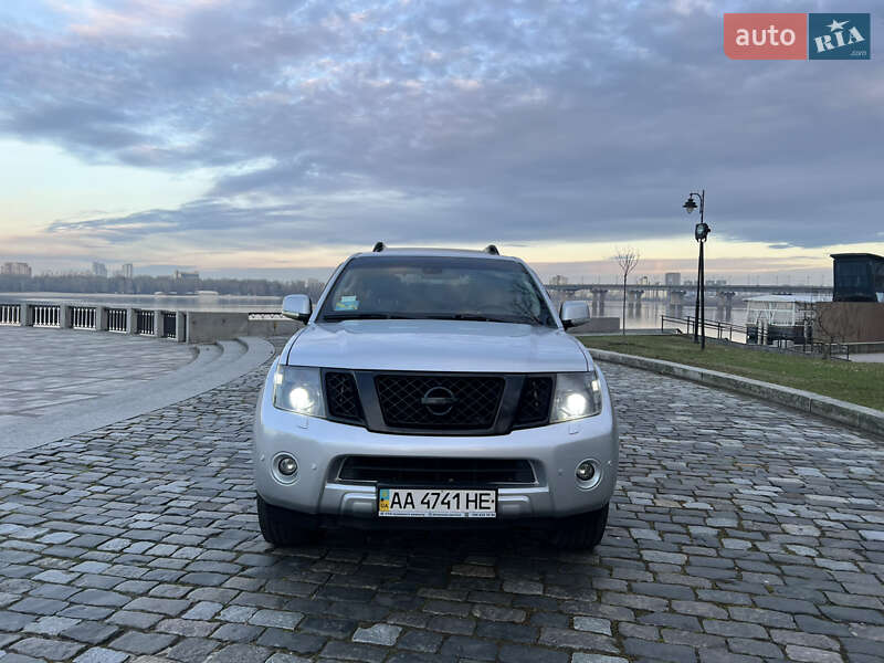 Внедорожник / Кроссовер Nissan Pathfinder 2012 в Киеве