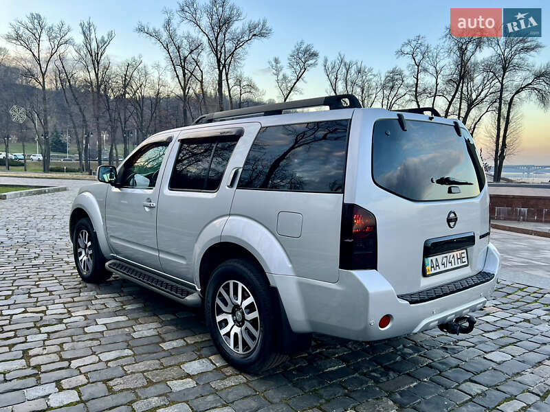 Внедорожник / Кроссовер Nissan Pathfinder 2012 в Киеве
