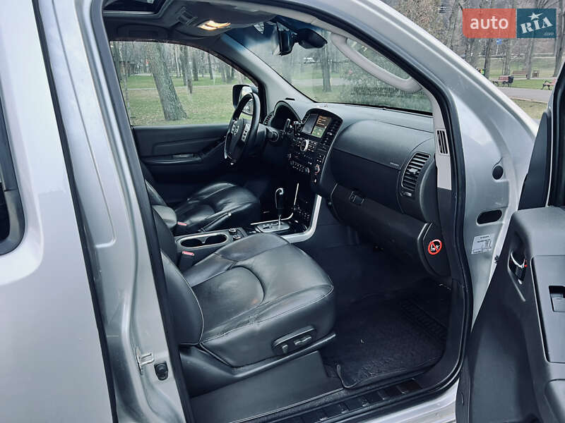 Внедорожник / Кроссовер Nissan Pathfinder 2012 в Киеве